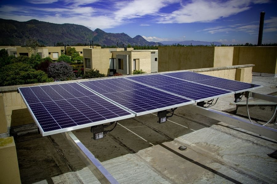 4 paneles solares de 405w marca trina solar con 4 microinversores para sistema hibrido